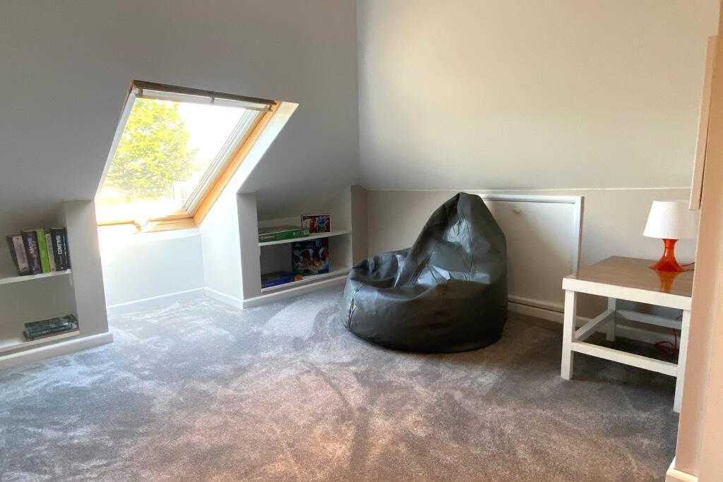 Spacious 2 Bed Apt Sleeps 4 Near Bournemouth Beach 외부 사진