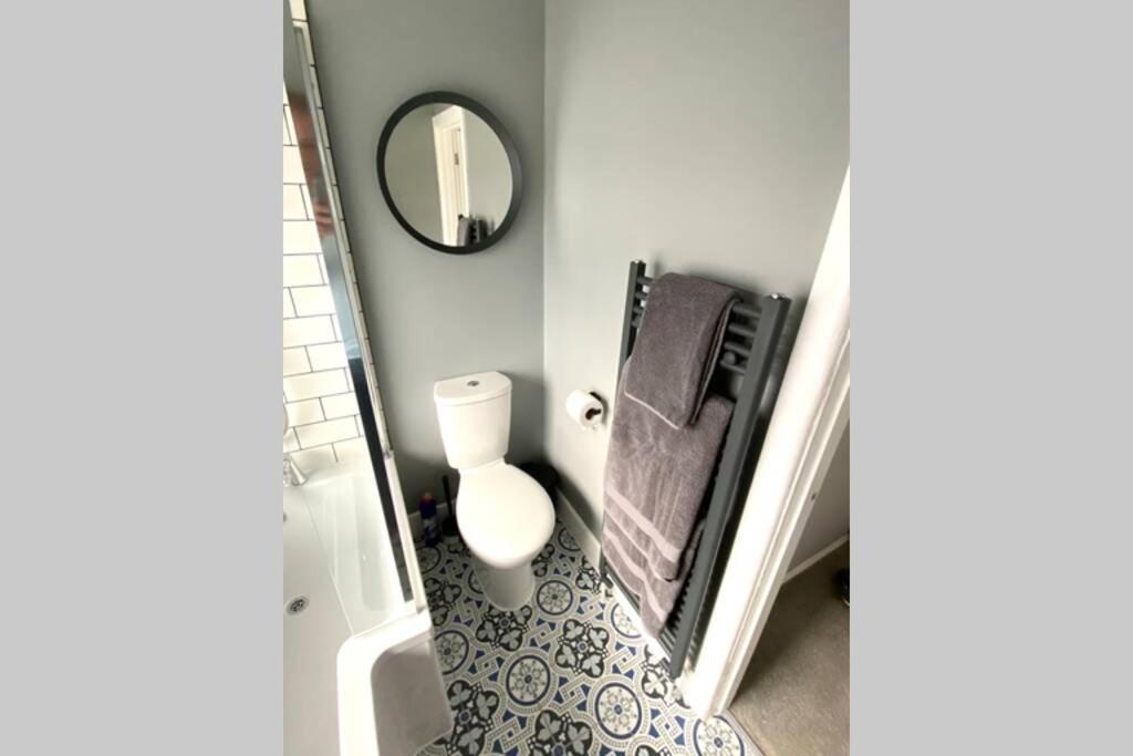 Spacious 2 Bed Apt Sleeps 4 Near Bournemouth Beach 외부 사진